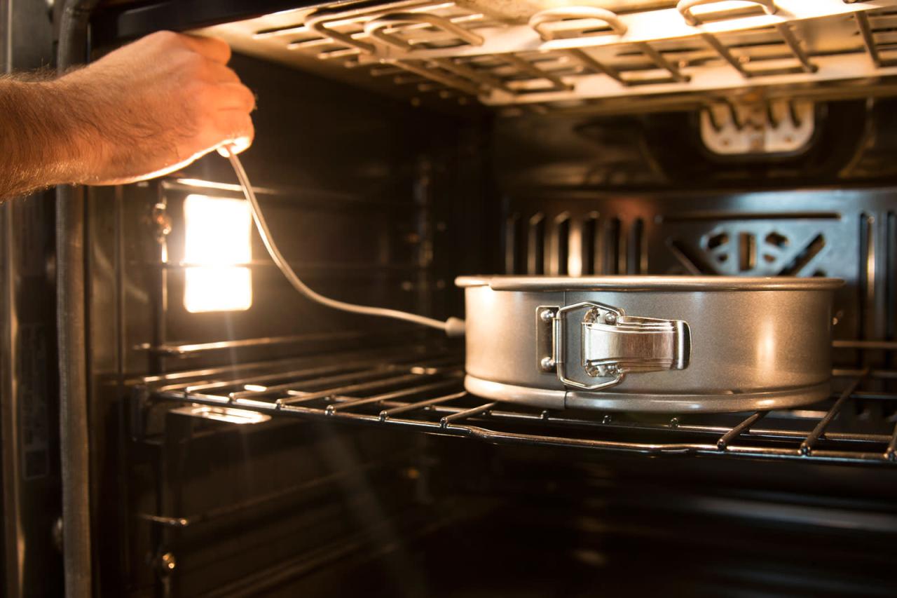 FirstBuild Precision Bakeware tells you when your cheesecake is ready